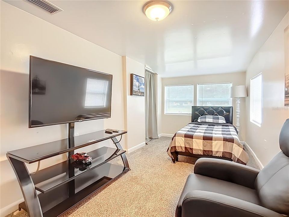 待售: $220,000 (3 贝兹, 2 浴室, 1284 平方英尺)