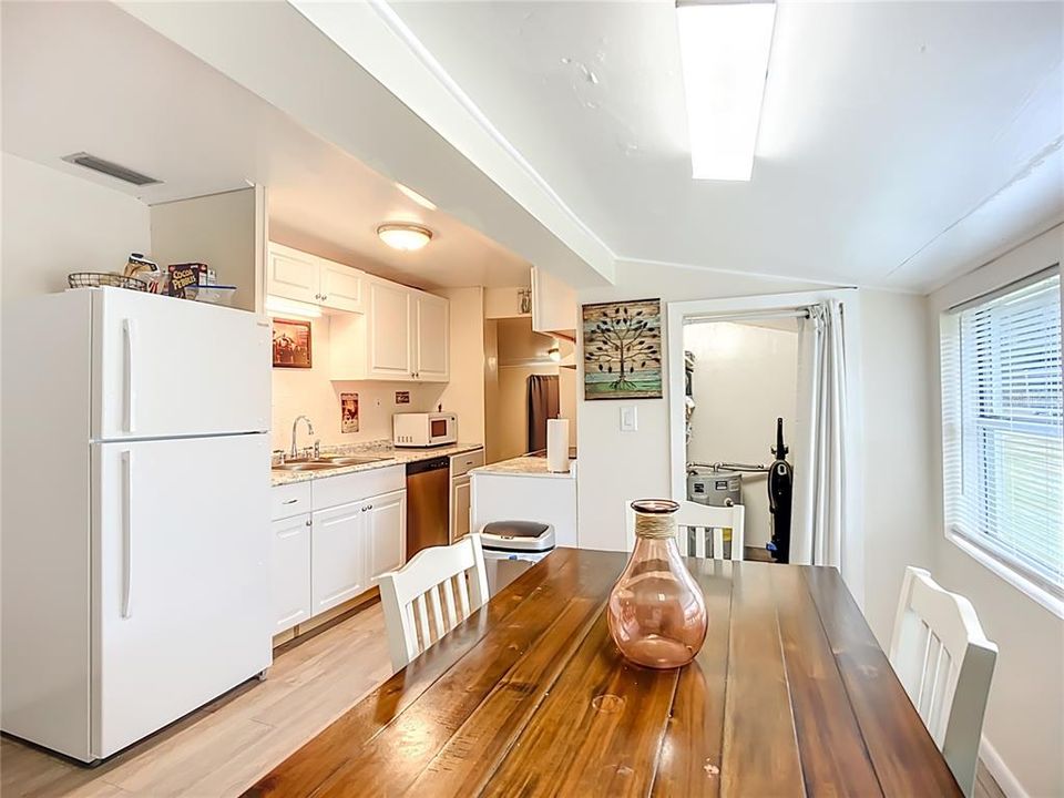 待售: $220,000 (3 贝兹, 2 浴室, 1284 平方英尺)