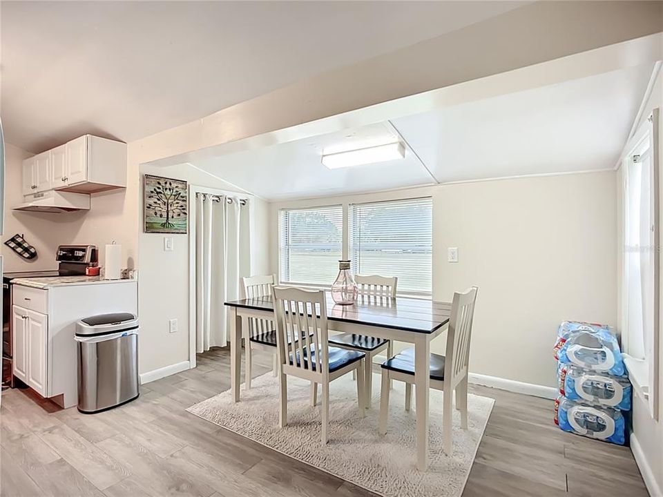 待售: $220,000 (3 贝兹, 2 浴室, 1284 平方英尺)