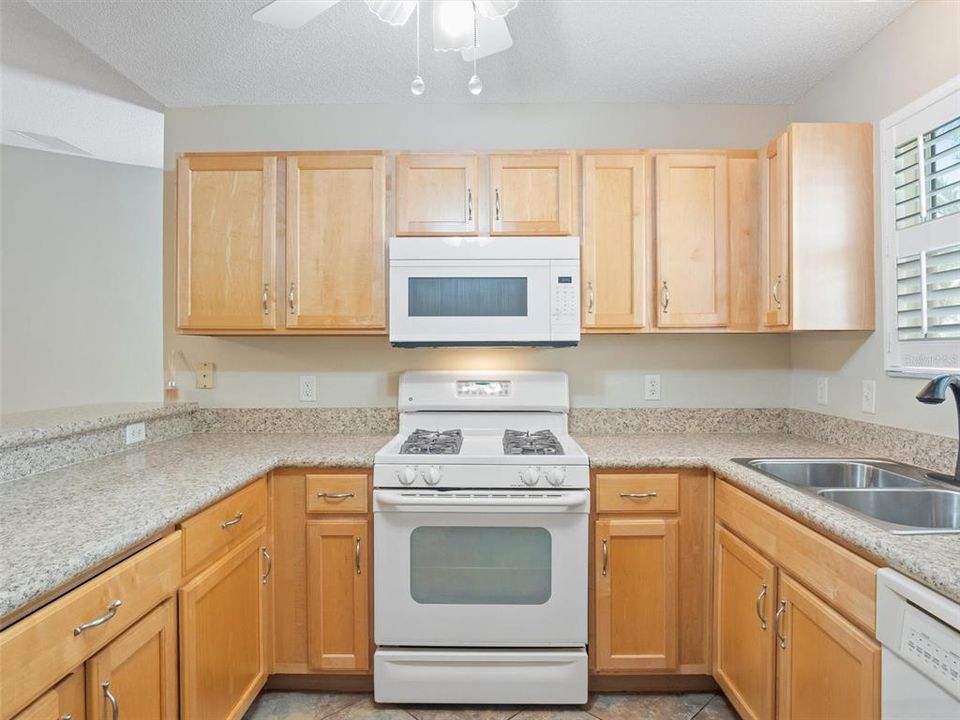 For Rent: $2,250 (2 beds, 2 baths, 1100 Square Feet)