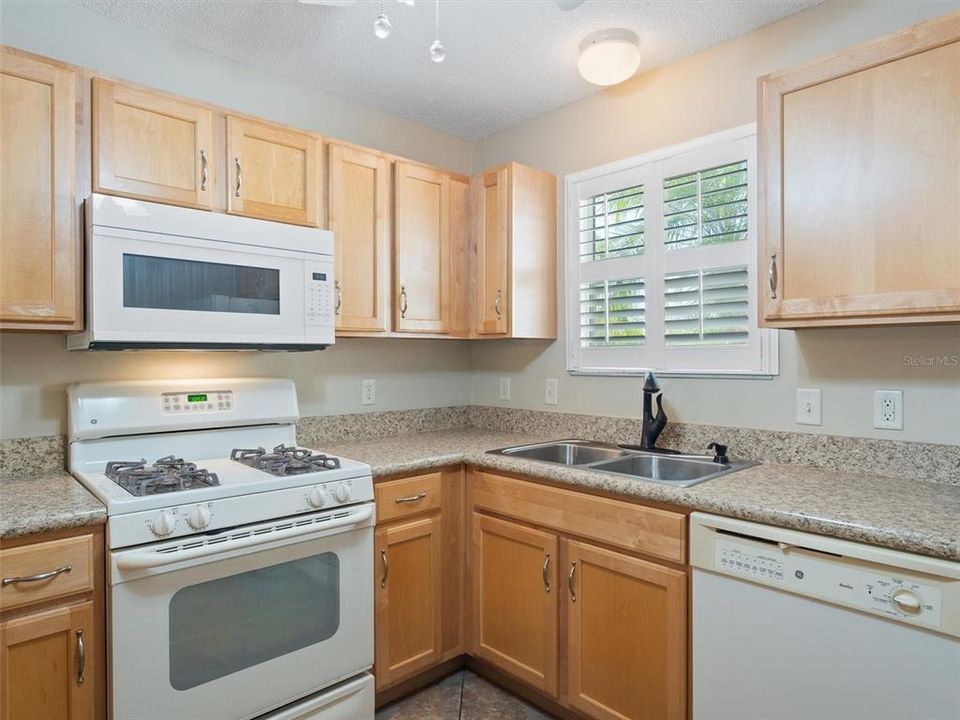 For Rent: $2,250 (2 beds, 2 baths, 1100 Square Feet)