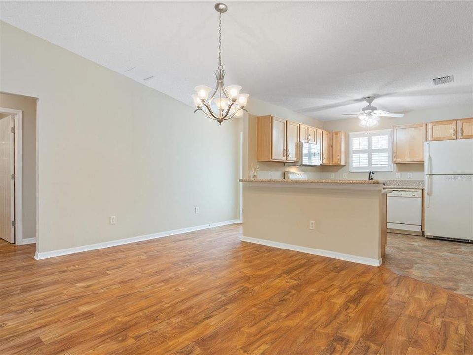 For Rent: $2,250 (2 beds, 2 baths, 1100 Square Feet)