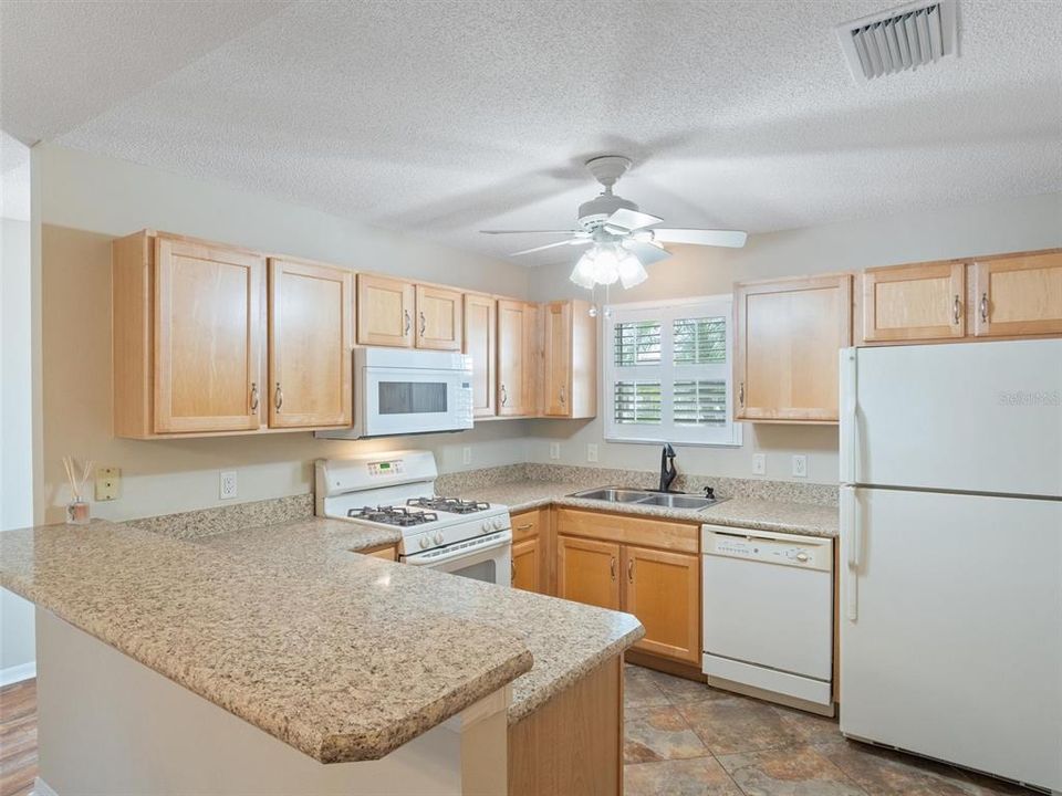 For Rent: $2,250 (2 beds, 2 baths, 1100 Square Feet)