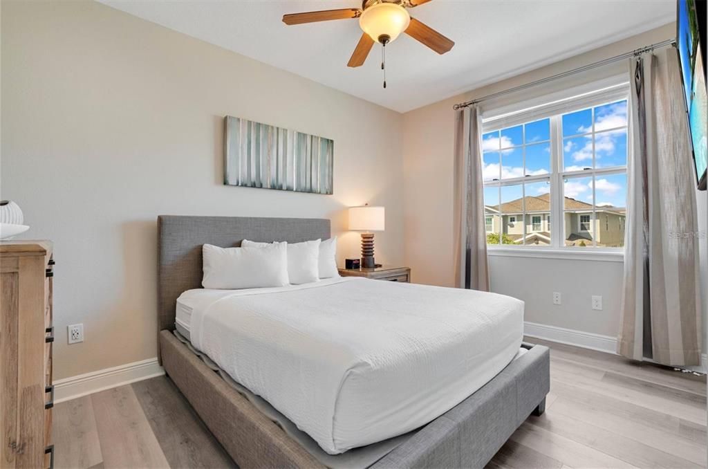 На продажу: $1,000,000 (9 спален, 8 ванн, 5142 Квадратных фут)