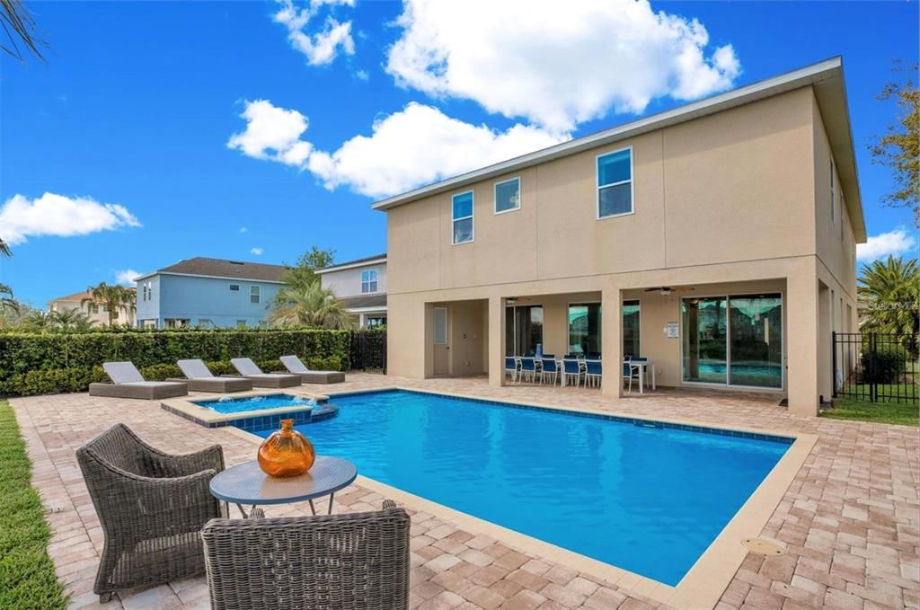 На продажу: $1,000,000 (9 спален, 8 ванн, 5142 Квадратных фут)