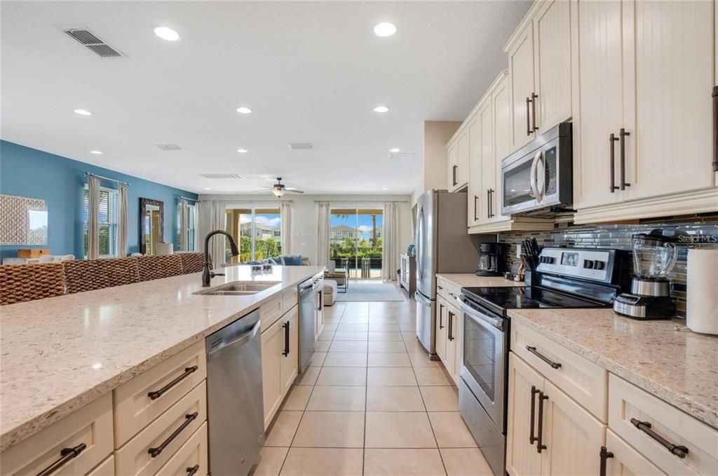 На продажу: $1,000,000 (9 спален, 8 ванн, 5142 Квадратных фут)