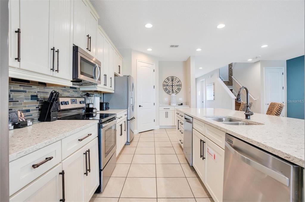 На продажу: $1,000,000 (9 спален, 8 ванн, 5142 Квадратных фут)