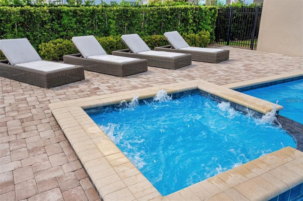 На продажу: $1,000,000 (9 спален, 8 ванн, 5142 Квадратных фут)