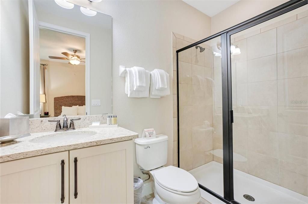 На продажу: $1,000,000 (9 спален, 8 ванн, 5142 Квадратных фут)