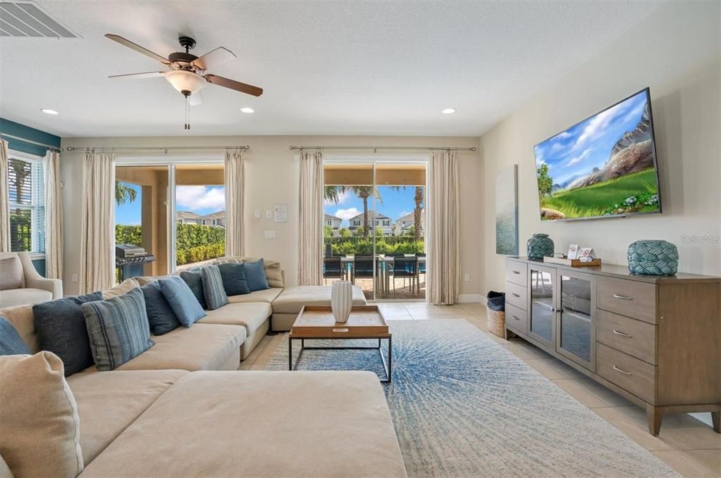 На продажу: $1,000,000 (9 спален, 8 ванн, 5142 Квадратных фут)