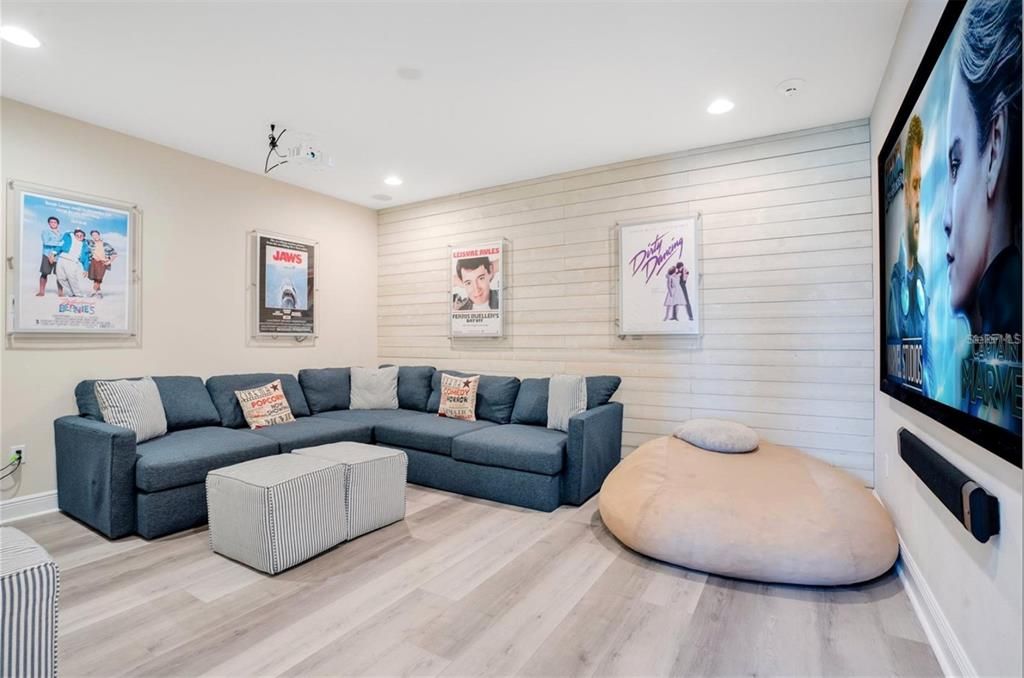 На продажу: $1,000,000 (9 спален, 8 ванн, 5142 Квадратных фут)