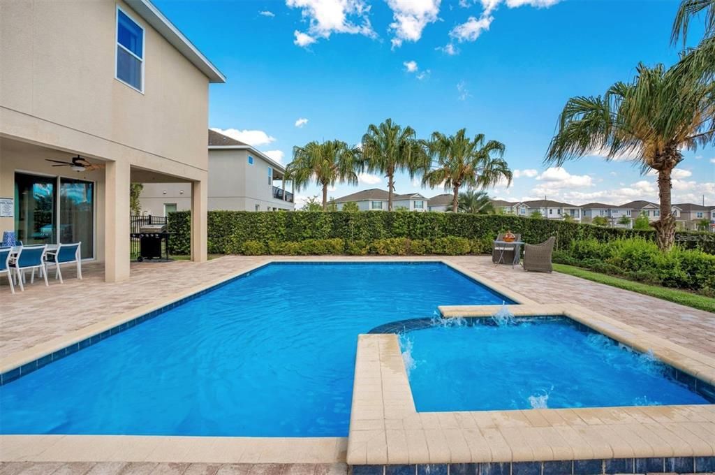 На продажу: $1,000,000 (9 спален, 8 ванн, 5142 Квадратных фут)