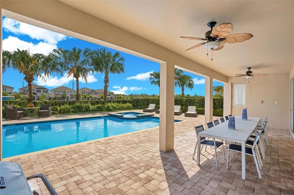 На продажу: $1,000,000 (9 спален, 8 ванн, 5142 Квадратных фут)