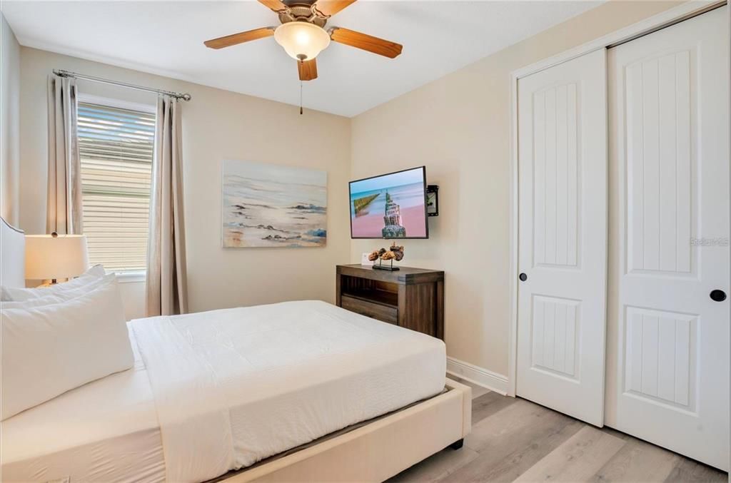 На продажу: $1,000,000 (9 спален, 8 ванн, 5142 Квадратных фут)