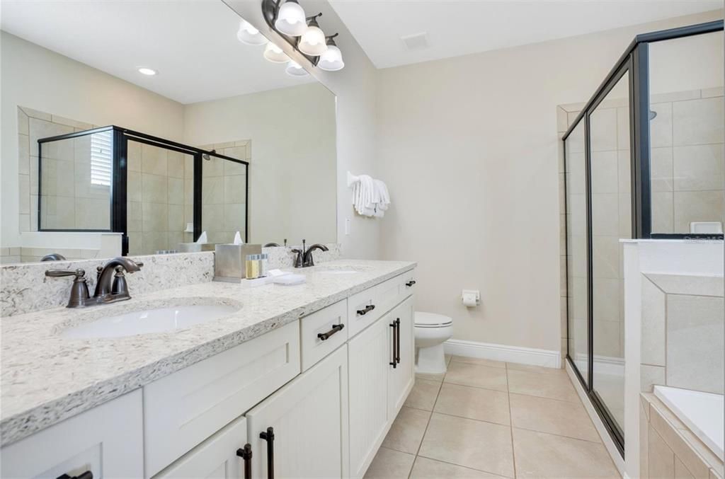 На продажу: $1,000,000 (9 спален, 8 ванн, 5142 Квадратных фут)