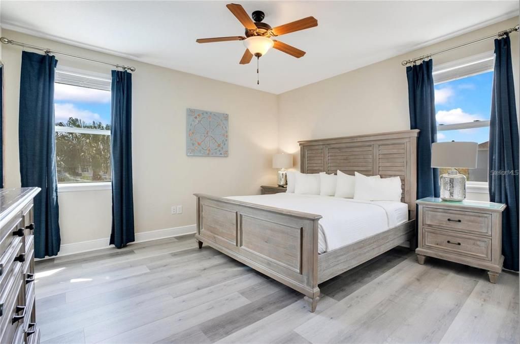 На продажу: $1,000,000 (9 спален, 8 ванн, 5142 Квадратных фут)