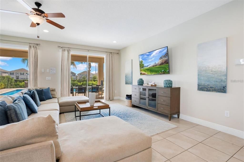 На продажу: $1,000,000 (9 спален, 8 ванн, 5142 Квадратных фут)