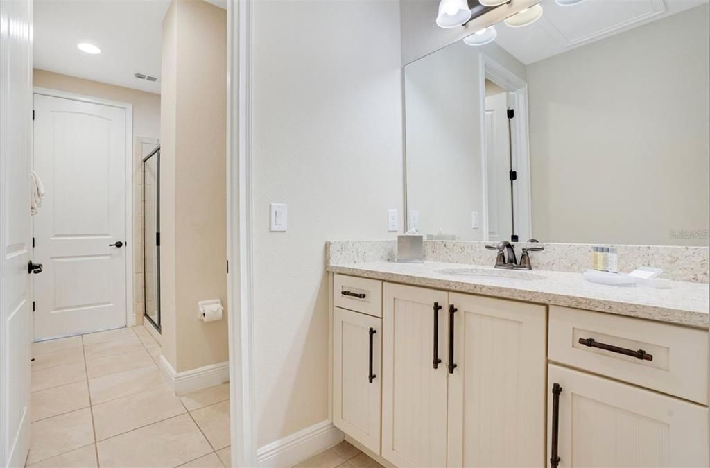 На продажу: $1,000,000 (9 спален, 8 ванн, 5142 Квадратных фут)