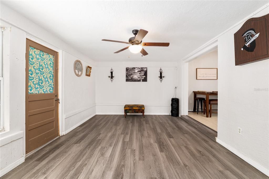 For Sale: $249,900 (3 beds, 2 baths, 1504 Square Feet)