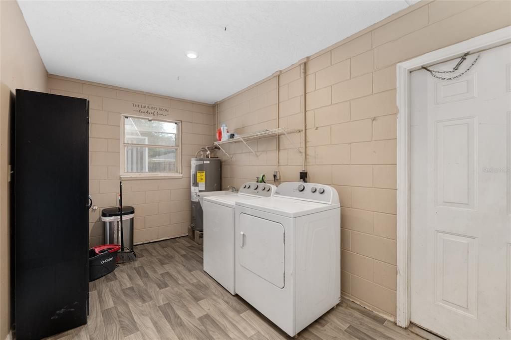 For Sale: $249,900 (3 beds, 2 baths, 1504 Square Feet)