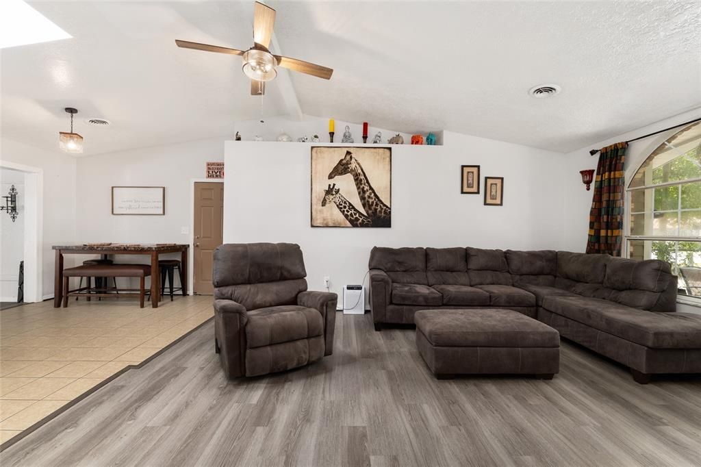 For Sale: $249,900 (3 beds, 2 baths, 1504 Square Feet)