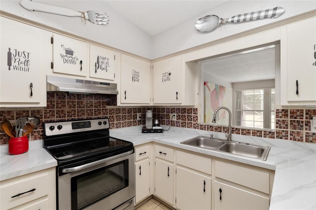 For Sale: $249,900 (3 beds, 2 baths, 1504 Square Feet)