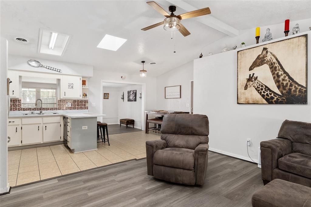 For Sale: $249,900 (3 beds, 2 baths, 1504 Square Feet)