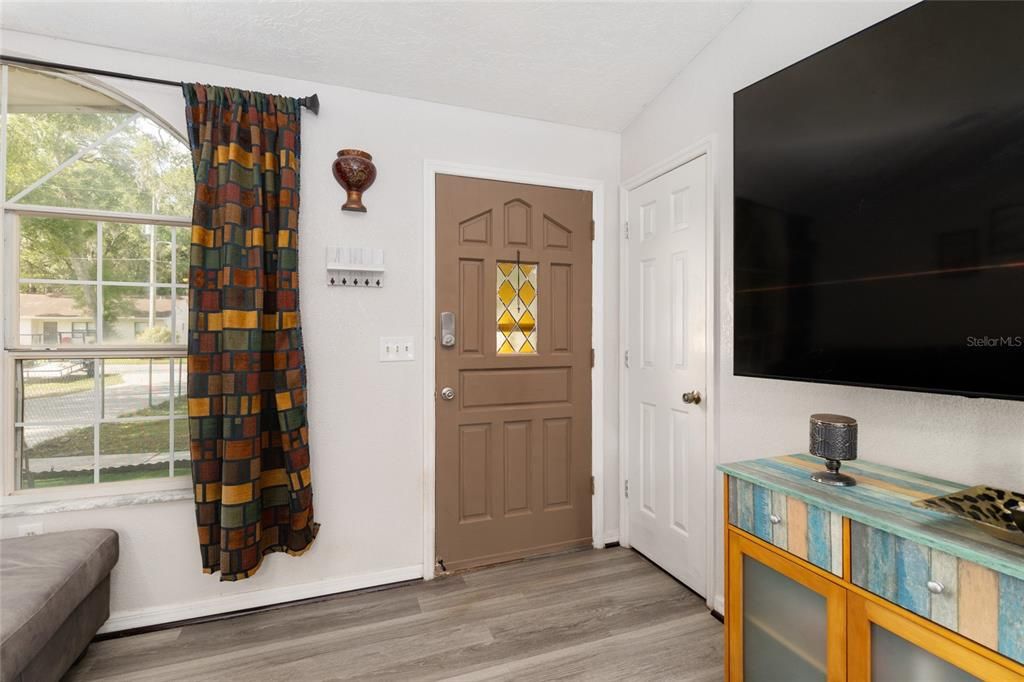 For Sale: $249,900 (3 beds, 2 baths, 1504 Square Feet)