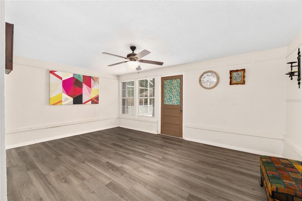 For Sale: $249,900 (3 beds, 2 baths, 1504 Square Feet)