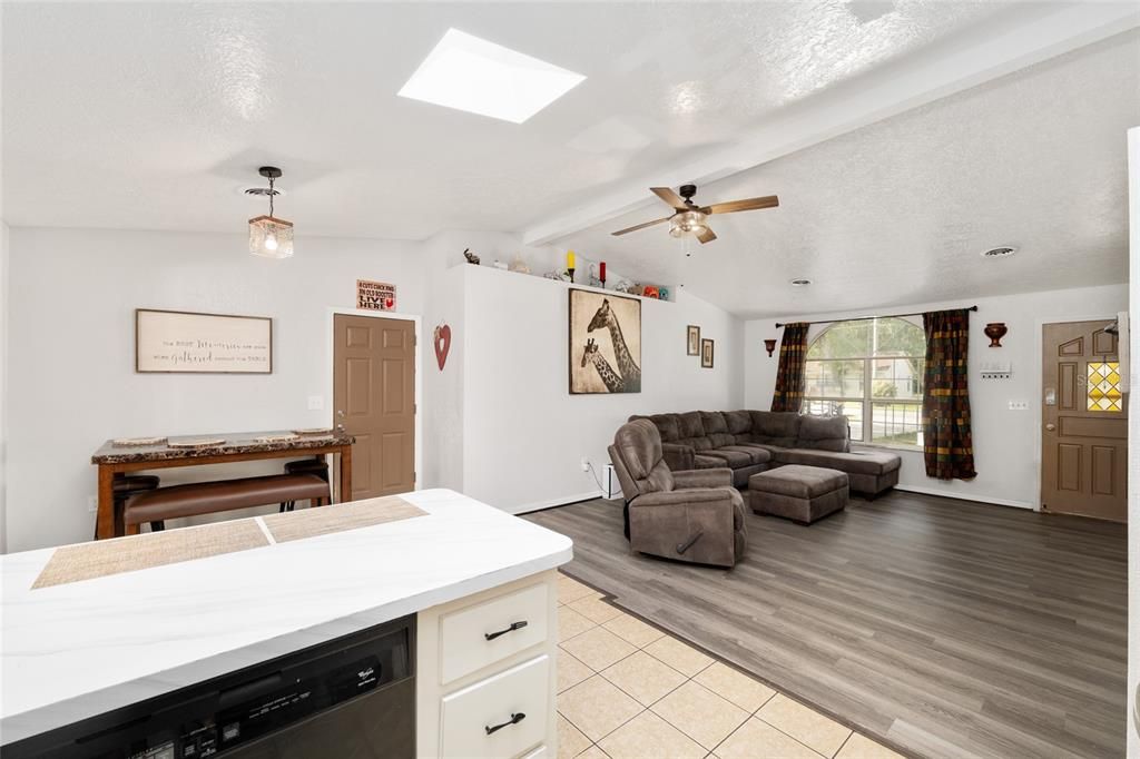 For Sale: $249,900 (3 beds, 2 baths, 1504 Square Feet)