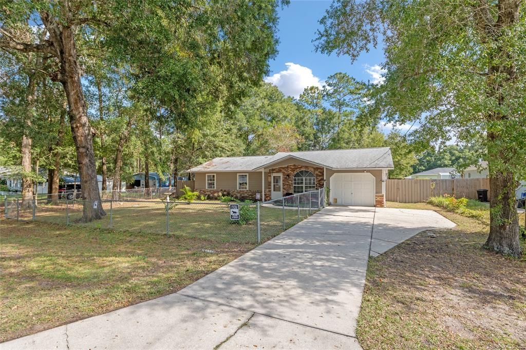 For Sale: $249,900 (3 beds, 2 baths, 1504 Square Feet)