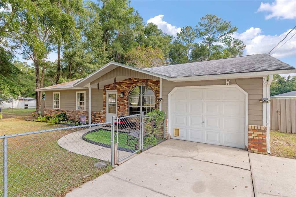 For Sale: $249,900 (3 beds, 2 baths, 1504 Square Feet)