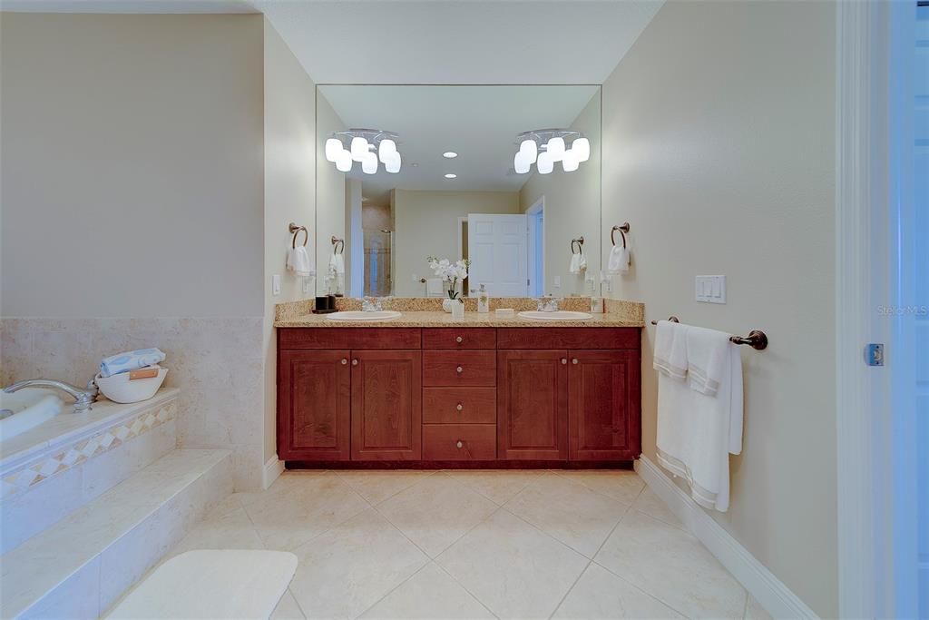 For Rent: $4,995 (3 beds, 3 baths, 1995 Square Feet)