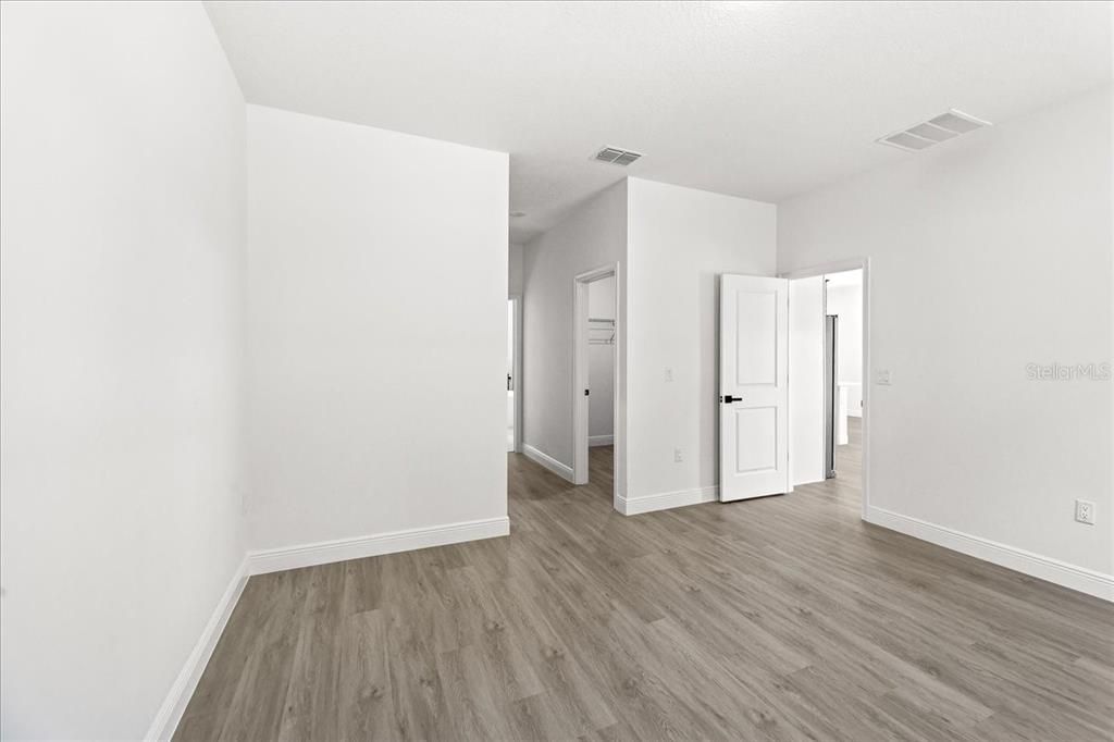 Active With Contract: $279,900 (4 beds, 2 baths, 1833 Square Feet)