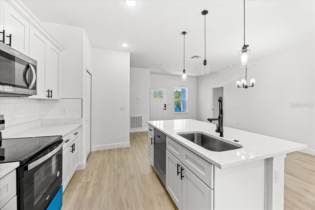 Active With Contract: $279,900 (4 beds, 2 baths, 1833 Square Feet)