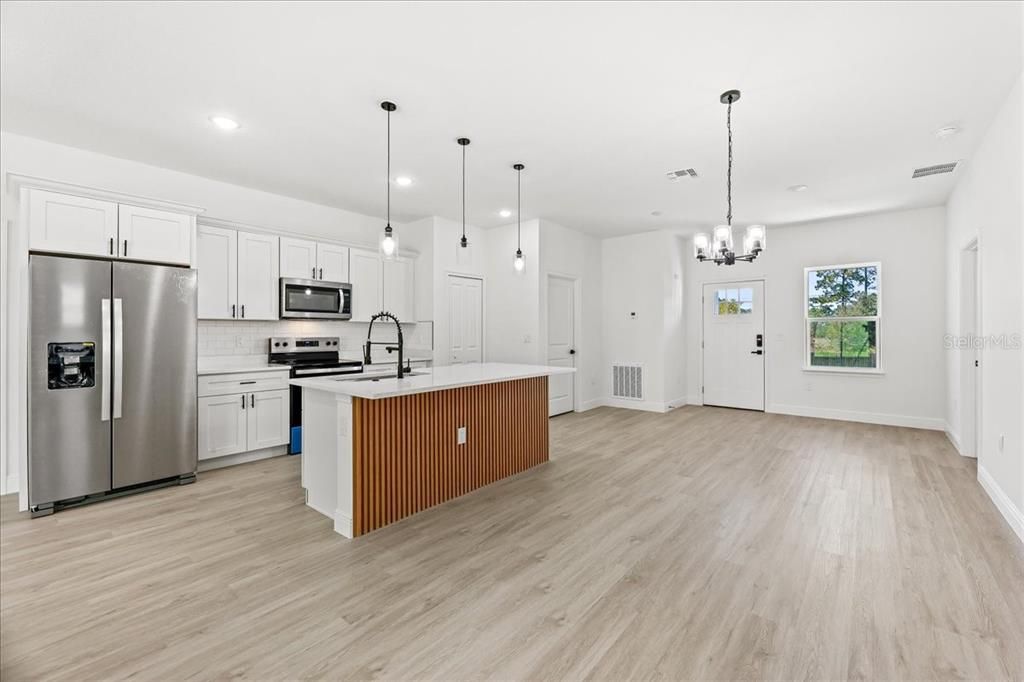 Active With Contract: $279,900 (4 beds, 2 baths, 1833 Square Feet)