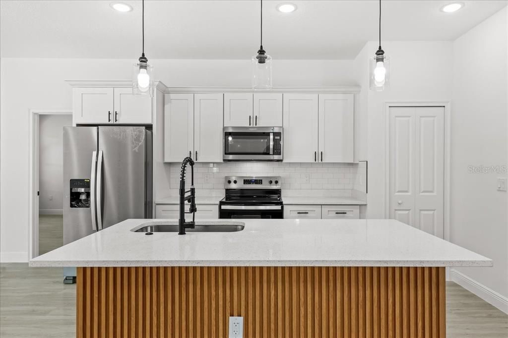 Active With Contract: $279,900 (4 beds, 2 baths, 1833 Square Feet)