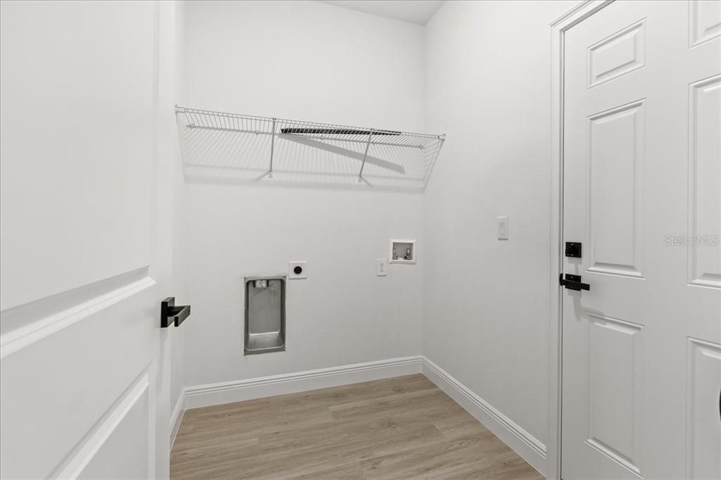 Active With Contract: $279,900 (4 beds, 2 baths, 1833 Square Feet)