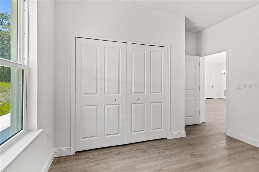 Active With Contract: $279,900 (4 beds, 2 baths, 1833 Square Feet)