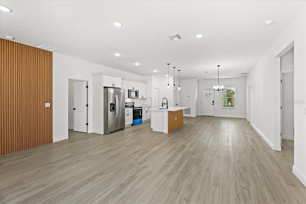 Active With Contract: $279,900 (4 beds, 2 baths, 1833 Square Feet)