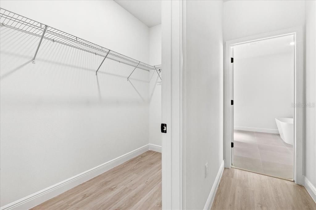 Active With Contract: $279,900 (4 beds, 2 baths, 1833 Square Feet)