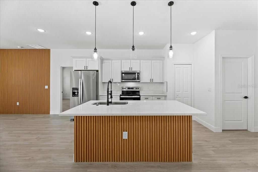 Active With Contract: $279,900 (4 beds, 2 baths, 1833 Square Feet)