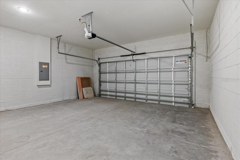 Active With Contract: $279,900 (4 beds, 2 baths, 1833 Square Feet)