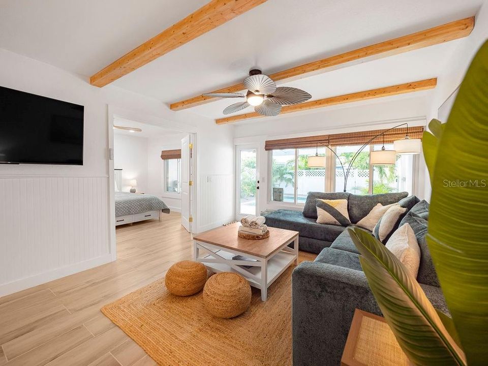 For Sale: $799,990 (2 beds, 2 baths, 958 Square Feet)