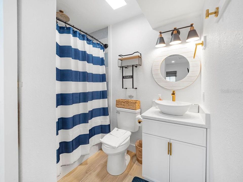 For Sale: $799,990 (2 beds, 2 baths, 958 Square Feet)