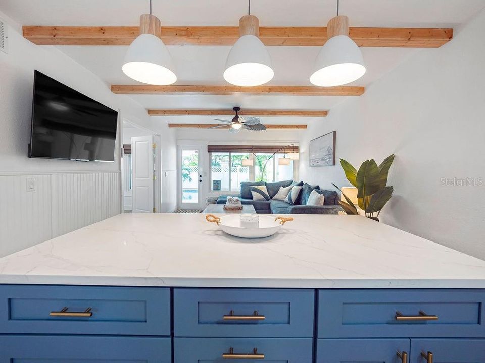 For Sale: $799,990 (2 beds, 2 baths, 958 Square Feet)