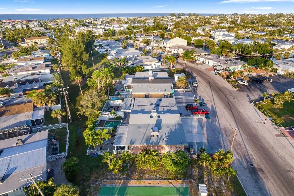 For Sale: $799,990 (2 beds, 2 baths, 958 Square Feet)