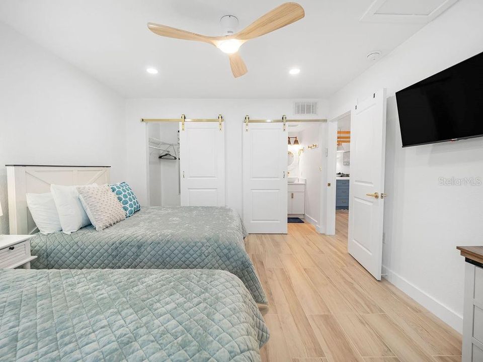 For Sale: $799,990 (2 beds, 2 baths, 958 Square Feet)