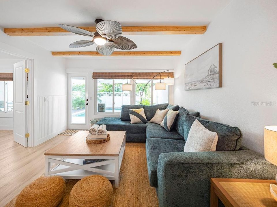 For Sale: $799,990 (2 beds, 2 baths, 958 Square Feet)