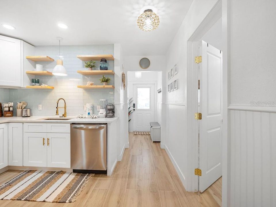 For Sale: $799,990 (2 beds, 2 baths, 958 Square Feet)